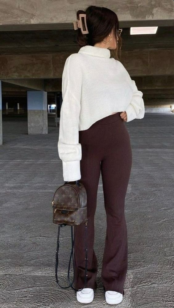 Leggings Flare #anúncio #leggingsflare #leggings #tendênciasdamoda #ideiasderoupas #ideiasdeestilo #dicasdemoda Leggings Flare#anúncio#leggingsflare#leggings #tendênciasdamoda#ideiasderoupas#ideiasdeestilo#dicasdemoda - look com leggings flare marrom
