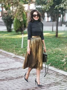 7 melhores ideias de looks com saia dourada | looks, looks da moda, looks fofos 7 melhores ideias de looks com saia dourada | looks, looks da moda, looks fofos - look com saia dourada