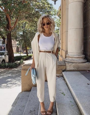 conjunto de suéter beige