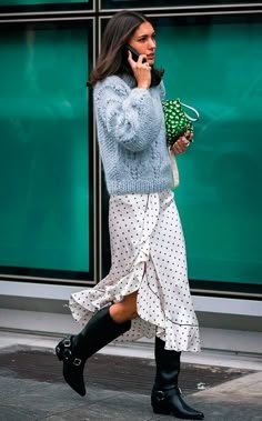 25 ideas de suéteres/abrigos azul claro | outfits, suéteres azules, moda 25 ideas de suéteres/abrigos celestes | outfits, suéteres azules, moda - outfit con suéter celeste