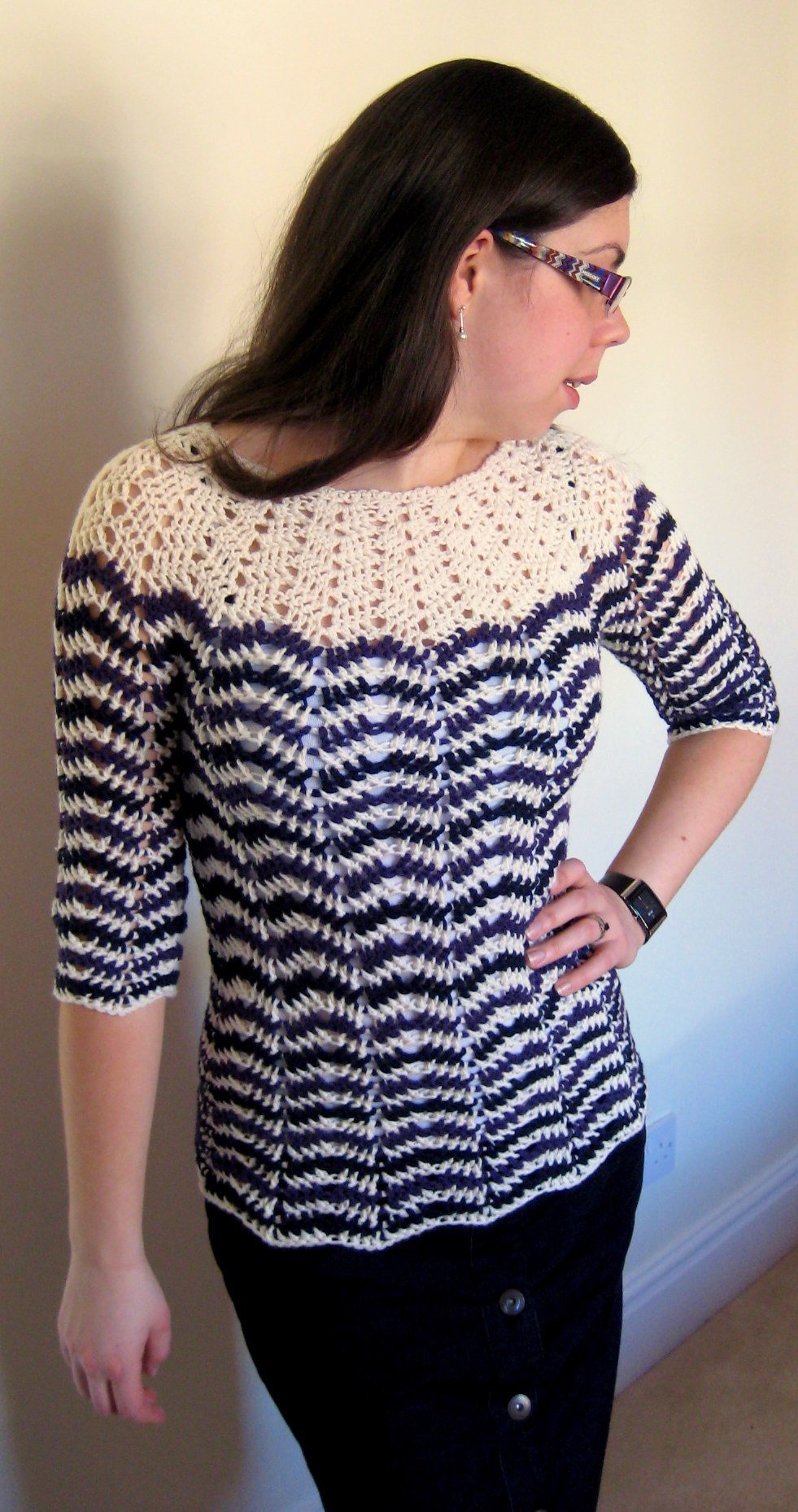 conjunto de suéter beige