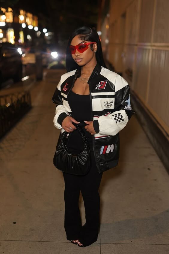 Chaqueta bomber con bandera de carreras para mujer