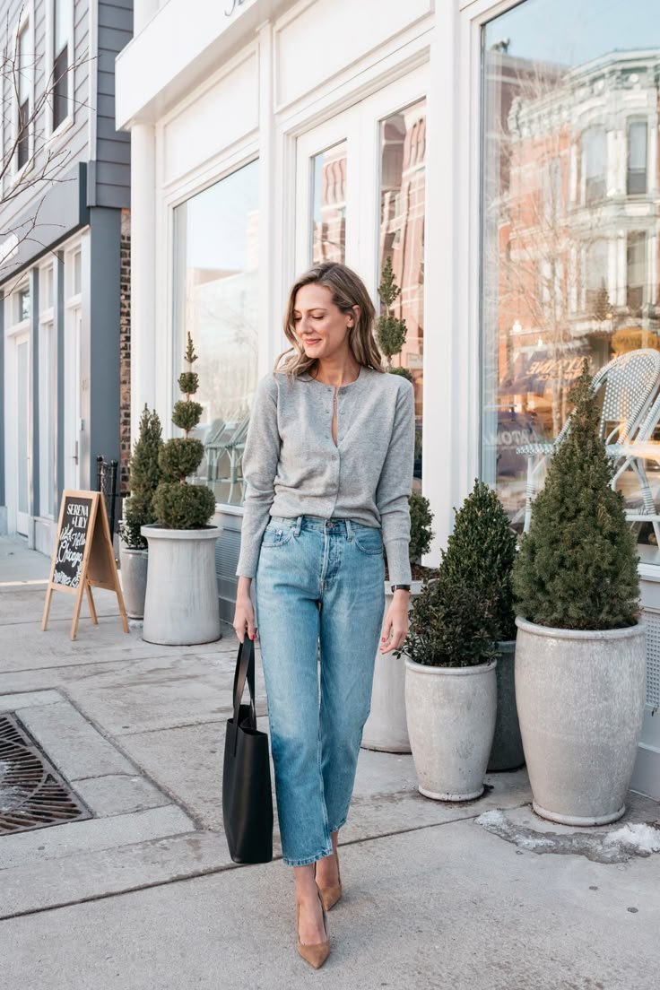 o cardigan está de volta como usar com jeans - Veja (Anna) Jane. o cardigan está de volta como usar com jeans - Veja (Anna) Jane. - look cardigan com botões