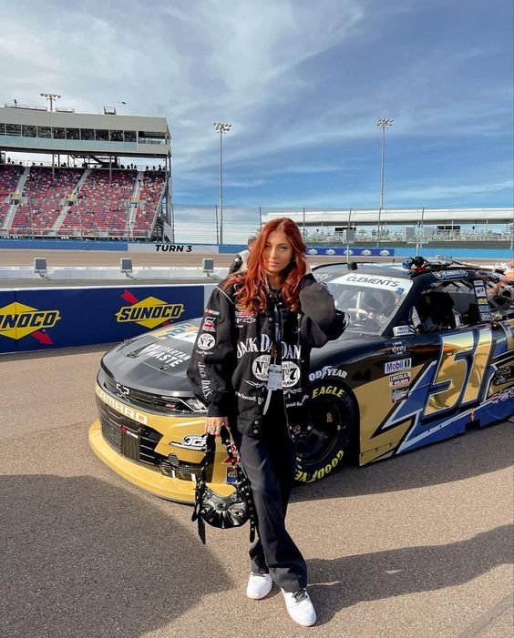 Traje de NASCAR femenino