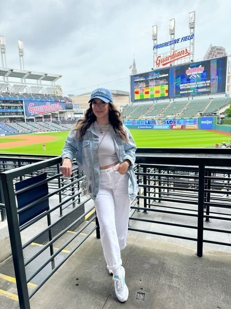 Roupa casual para jogo de beisebol
