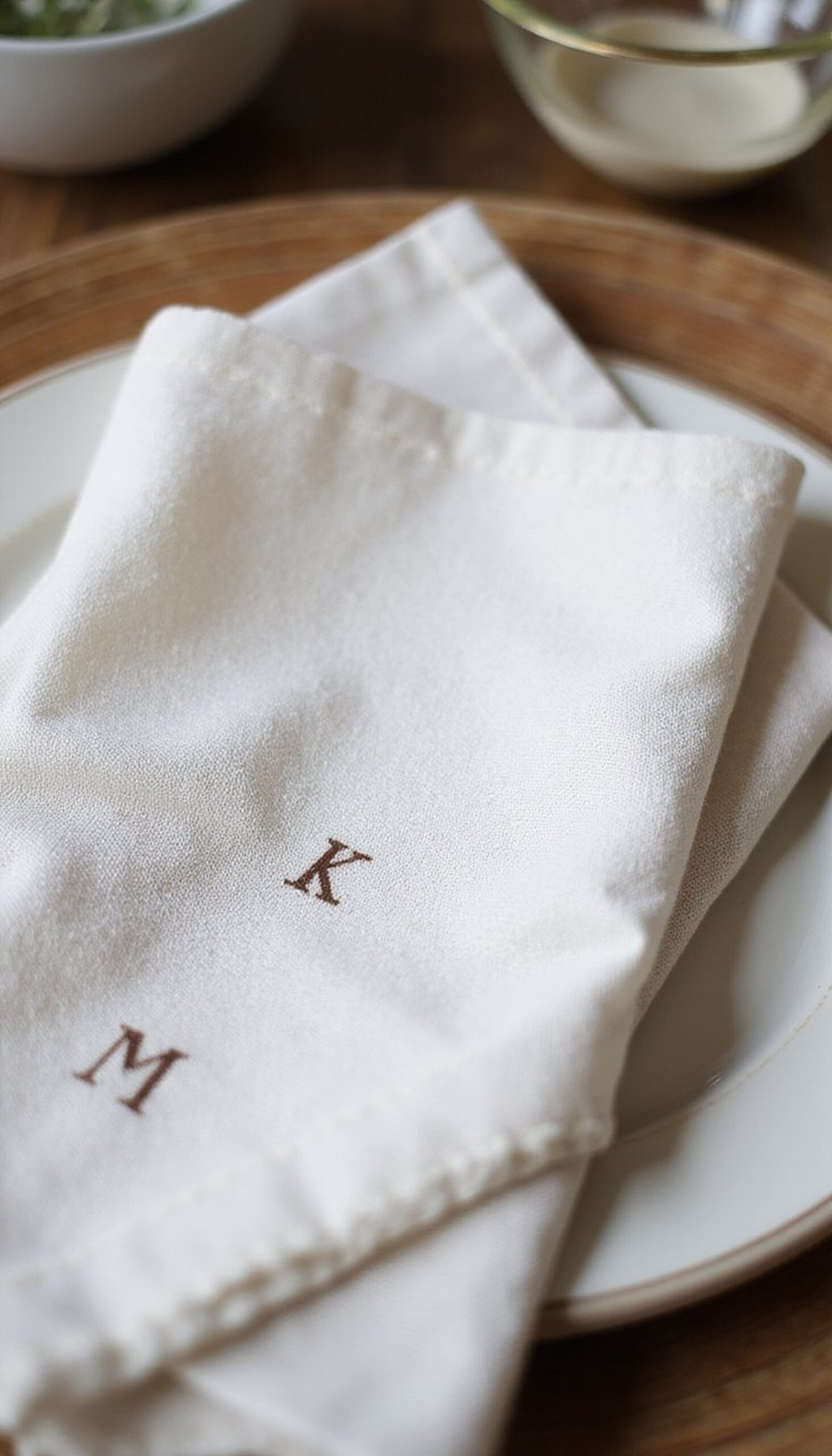 Monogrammed Linen Napkins for a Personal Touch